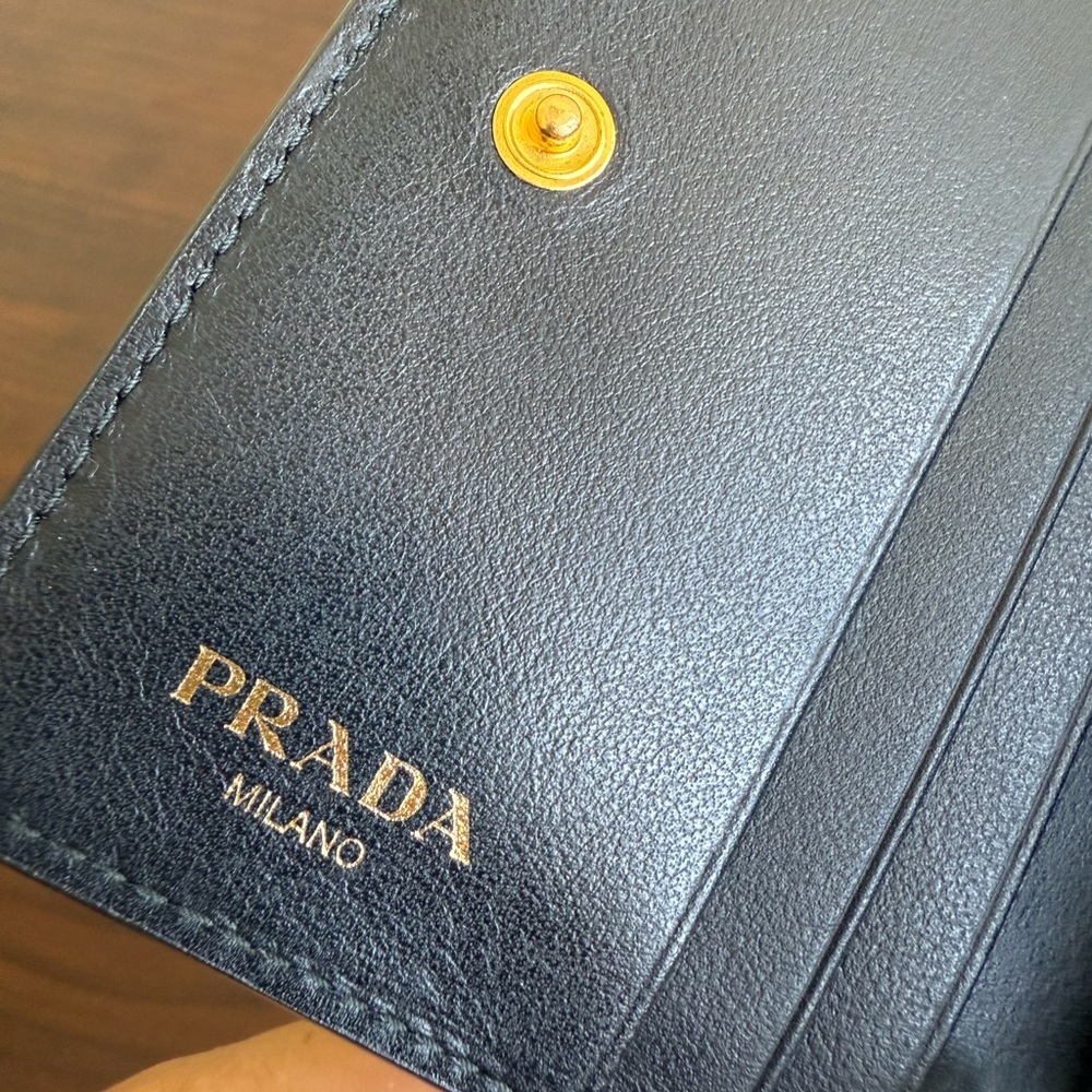 Prada Vitello Move Triangle Card Holder Wallet Black

Look brand new - Picture 10 of 13